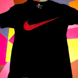 Medium Black and Red Nike t-shirt